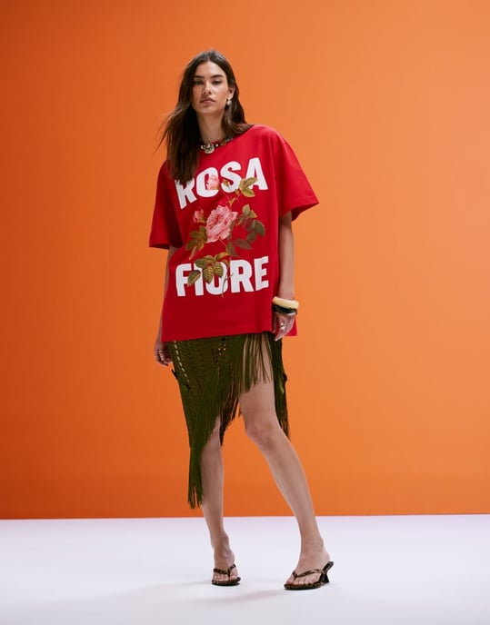 ASOS DESIGN oversized t-shirt med rosa fiore grafik i röd - Image 3