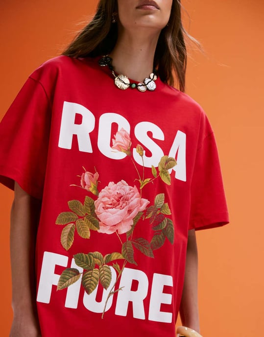 ASOS DESIGN oversized t-shirt med rosa fiore grafik i röd - Image 4