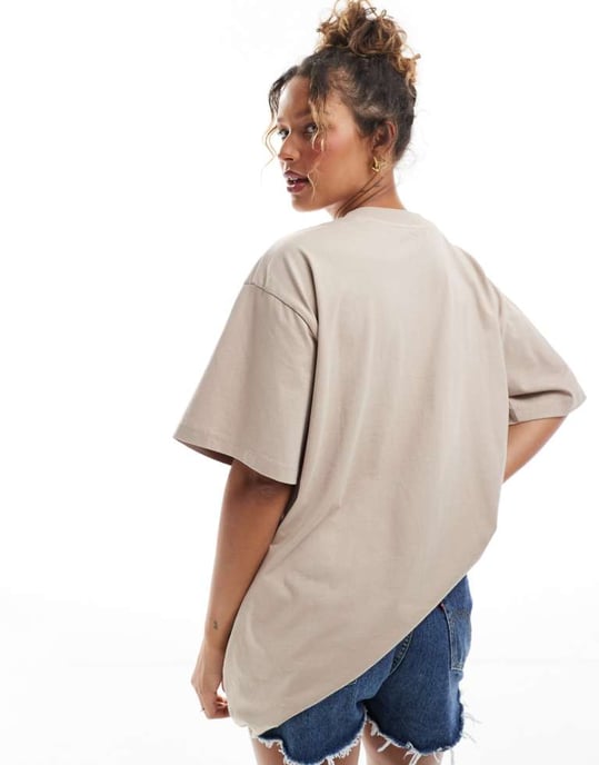 ASOS DESIGN oversized broderad t-shirt med blommig marknadsgrafik - Image 4