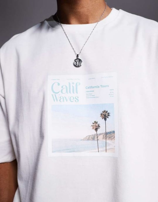 ASOS DESIGN oversized t-shirt med sommarmotiv fram och bak i off-white - Image 4