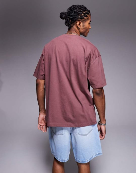 ASOS DESIGN oversized t-shirt med stadsbadge och grafisk design i brun - Image 4