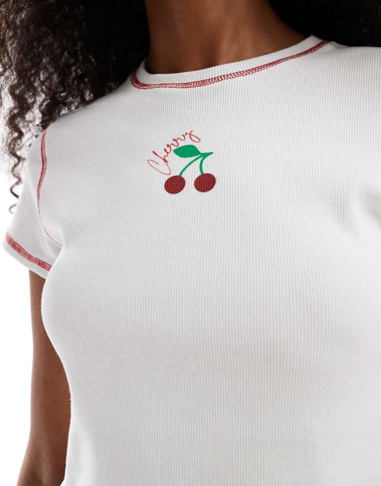 Pieces ribbad baby t-shirt med körsbärsmotiv i vitt - Image 3