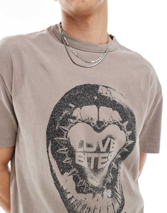 ASOS DESIGN tyngd boxy avslappnad t-shirt i tvättad grå med street-grafik - Image 4