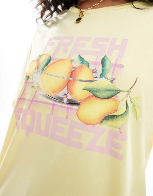 Pieces oversized t-shirt med grafiskt tryck 'fresh squeeze' i gult - Image 2