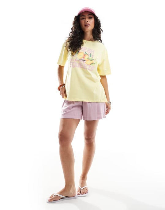 Pieces oversized t-shirt med grafiskt tryck 'fresh squeeze' i gult - Image 4