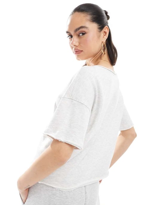 ASOS DESIGN t-shirt med rå kant och loopen på baksidan i isgrå melerat - Image 2