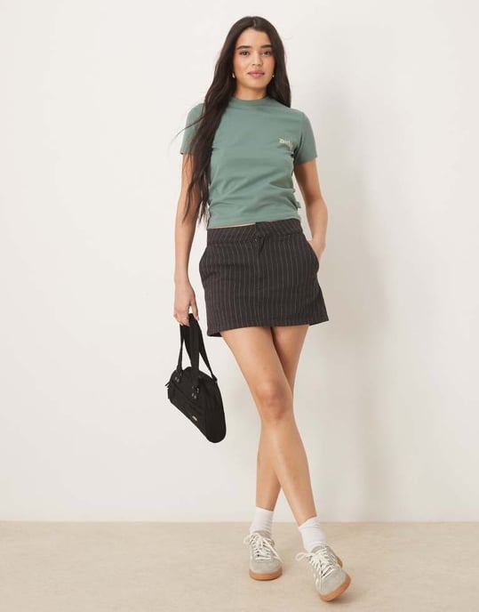 Dickies djuprotad grafisk ryggtryck baby t-shirt i mörkgrön - exklusiv för ASOS - Image 3