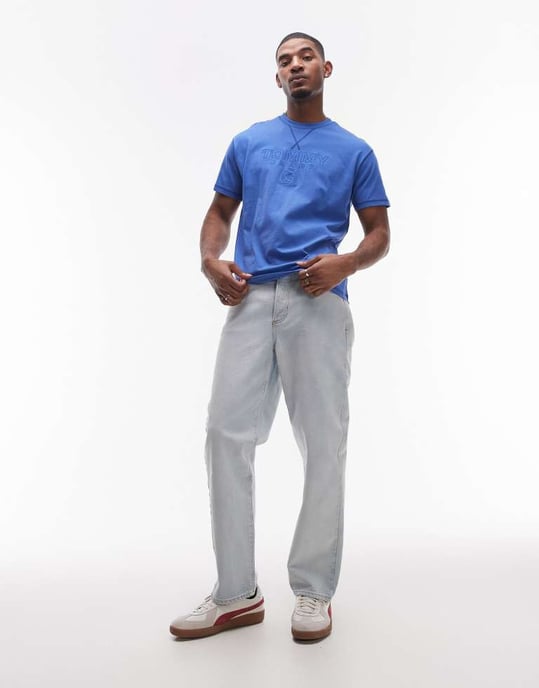 Tommy Jeans tonal sköld t-shirt i blått - Image 3