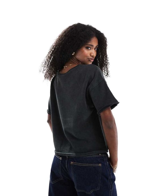 ASOS DESIGN t-shirt med rå kant och loopback i tvättad kolgrå - Image 3