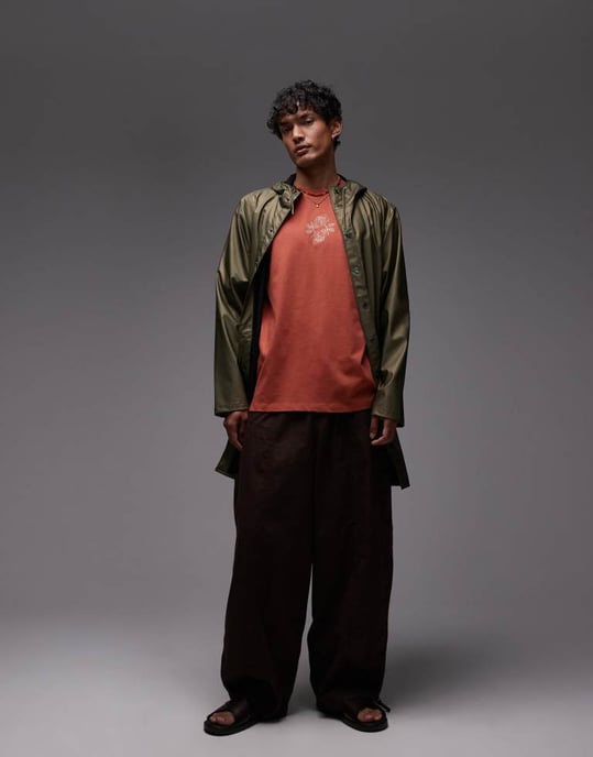 Topman avslappnad passform t-shirt med rosenbroderi i tan - Image 4