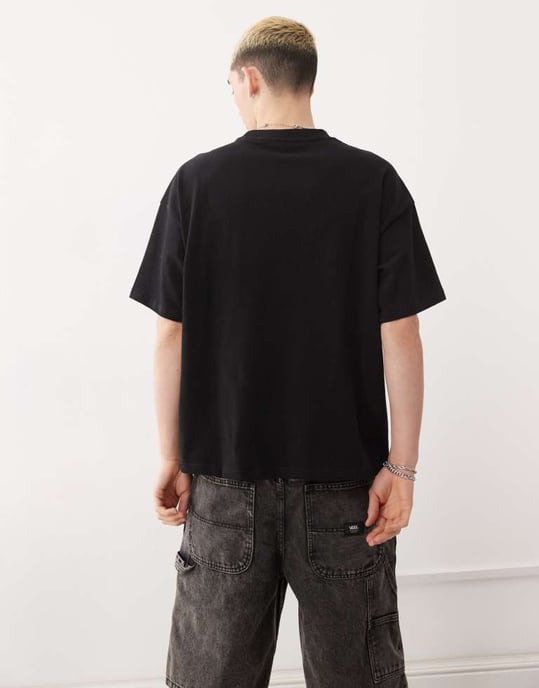 Weekday Stor boxig oversized t-shirt med grafiskt tryck fram i svart - Image 3