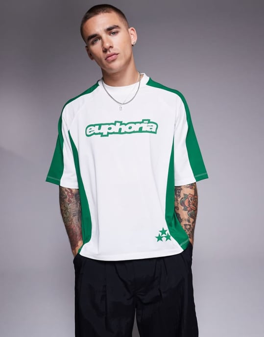 ASOS DESIGN boxig oversized t-shirt med paneler och textgrafik i vit sporttyg - Image 1