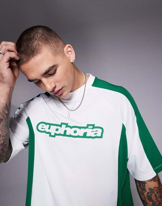 ASOS DESIGN boxig oversized t-shirt med paneler och textgrafik i vit sporttyg - Image 3