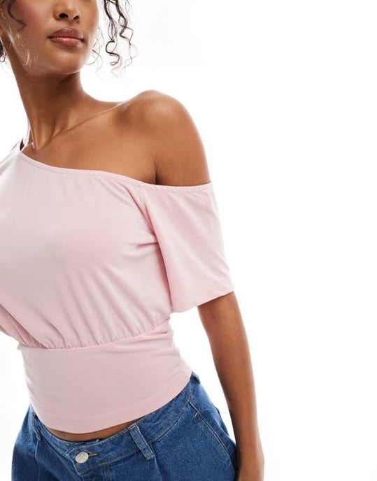 ASOS DESIGN avslappnad off-shoulder cupro topp med åtstramad midja i rosa - Image 4