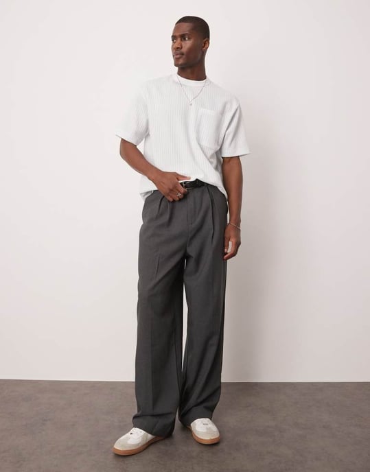ASOS DESIGN boxy avslappnad t-shirt med bröstficka i blå och vit texturerad rand - Image 4