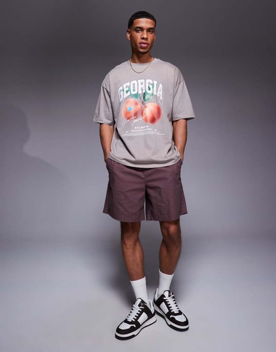 ASOS DESIGN oversized t-shirt med persikografik i brunt - Image 2