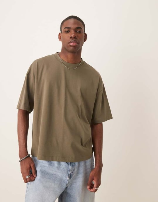ASOS DESIGN boxig oversized t-shirt med bakre stadsgrafik i khaki - Image 2