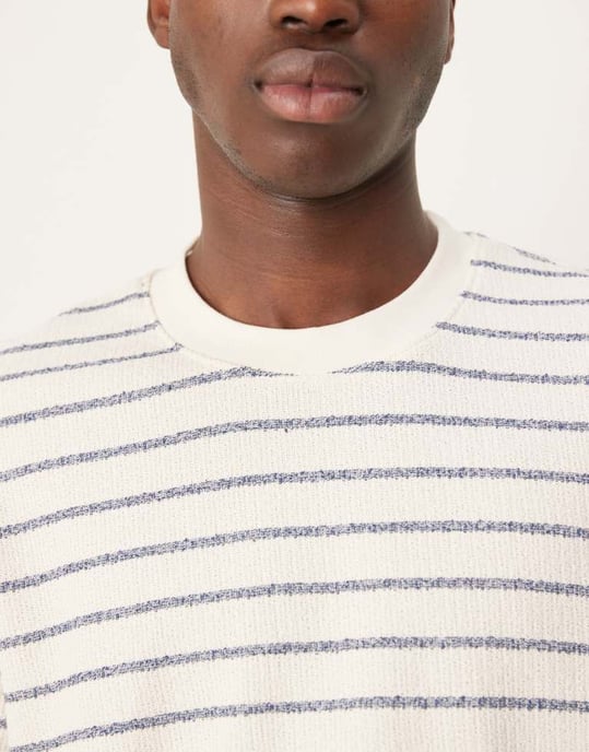 Vald stickad t-shirt i krämblå randig - Image 3