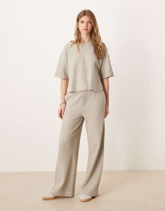 ASOS DESIGN kraftig våfflad koord kortärmad topp i ljus khaki - Image 4