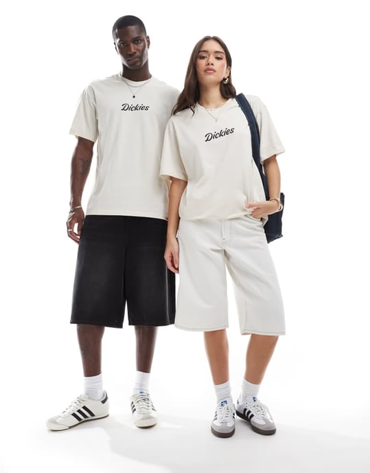 Dickies curves script central logo t-shirt i off-white - exklusiv för ASOS - Image 2