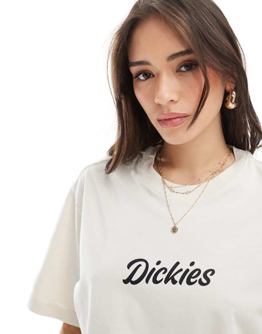 Dickies curves script central logo t-shirt i off-white - exklusiv för ASOS - Image 3