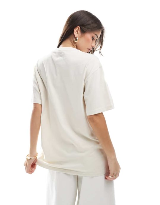Dickies curves script central logo t-shirt i off-white - exklusiv för ASOS - Image 4