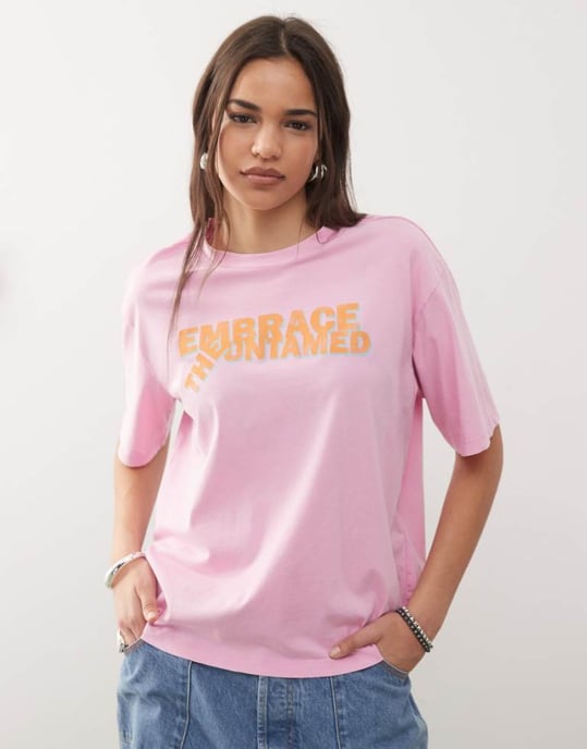 Noisy May oversized t-shirt med framslogan i rosa - Image 1