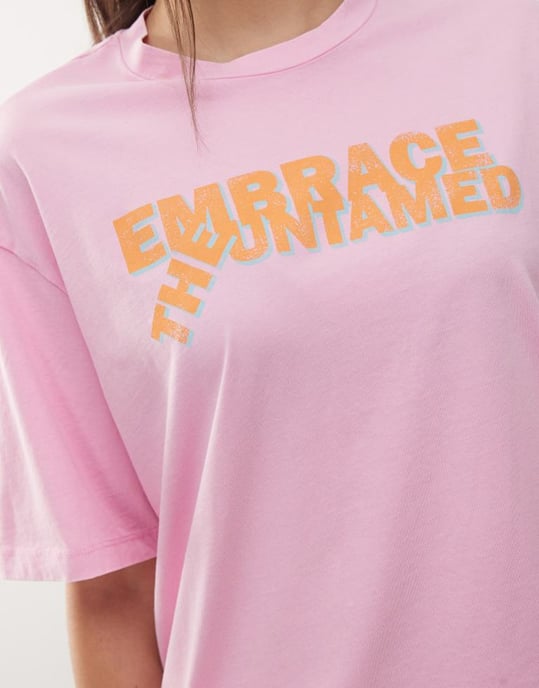 Noisy May oversized t-shirt med framslogan i rosa - Image 3