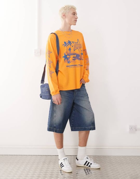COLLUSION Långärmad skater passform t-shirt i orange med blått tryck - Image 3