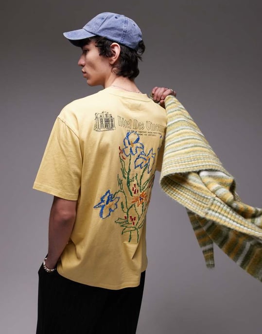 Topman avslappnad passform t-shirt med Hotel Des Vincennes tryck och broderi i gult - Image 2
