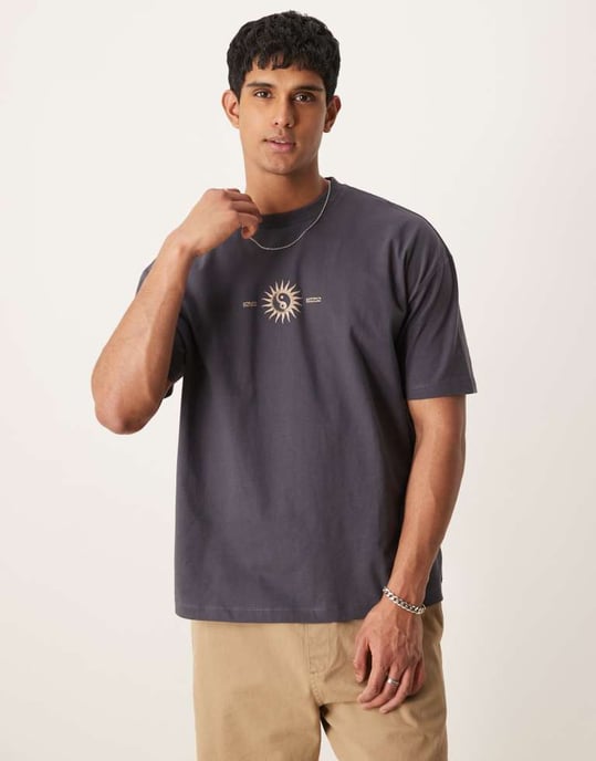 ASOS DESIGN oversized t-shirt med himmelsk grafik i kolgrå - Image 3