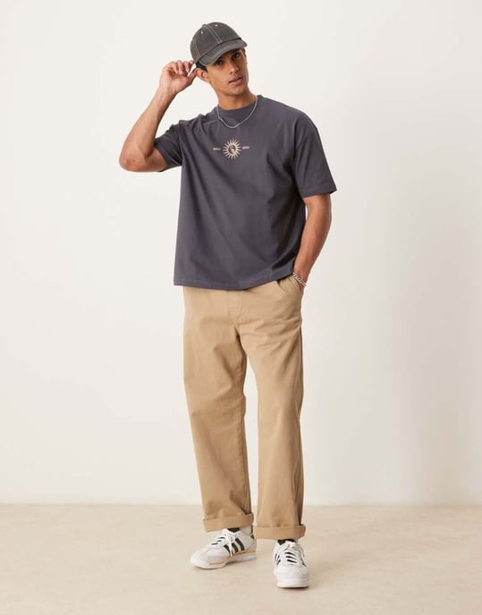 ASOS DESIGN oversized t-shirt med himmelsk grafik i kolgrå - Image 4