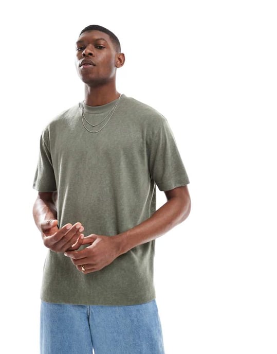 ASOS DESIGN avslappnad t-shirt i dammig olivfärgad linnelook - Image 1