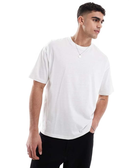 ASOS DESIGN oversized t-shirt med sportgrafik i vitt - Image 2