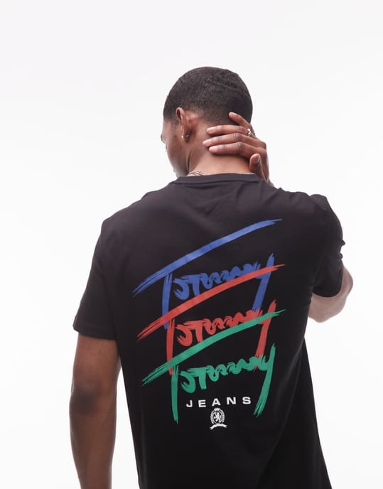 Tommy Jeans t-shirt med upprepat logotyptryck på ryggen i svart - Image 1