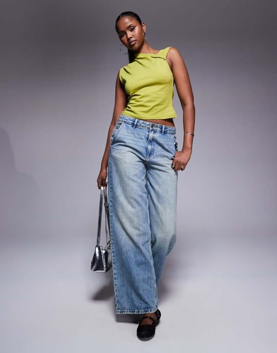 ASOS DESIGN figursydd topp med vriden halsdetalj i olivgrön - Image 3