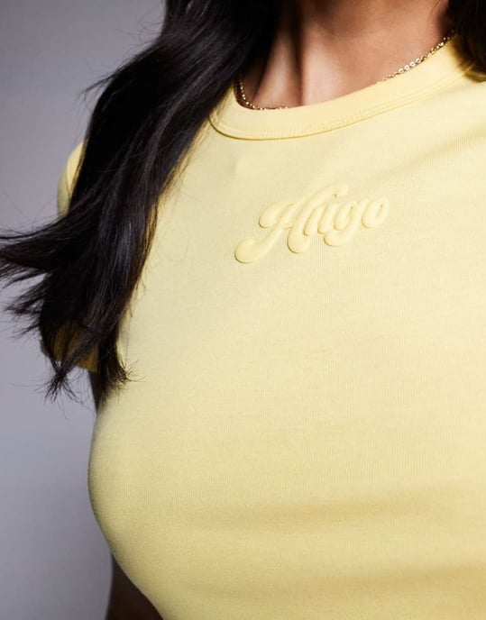 Hugo Red Delanor baby t-shirt i gult med logotyp - Image 3