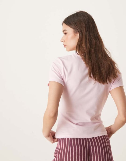 ASOS DESIGN baby tee med broderad cocktail i rosa - Image 3