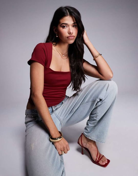 ASOS DESIGN dubbellager fyrkantig halsringning topp med kort ärm i bordeaux - Image 3