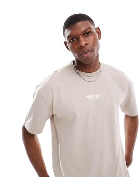 Hollister boxy oversized tech-logotyp t-shirt med detalj på ryggen i beige - Image 4