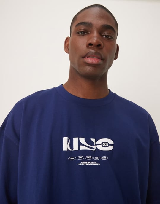 ASOS DESIGN oversized t-shirt med stadsgrafik i marinblå - Image 2
