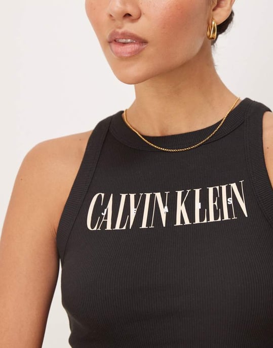 Calvin Klein Jeans skriptlogga ribbad tanktop i svart - Image 3