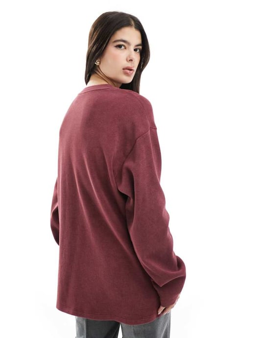 ASOS DESIGN våfflad långärmad skatertopp i tvättad burgundy - Image 4