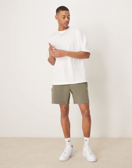 ASOS DESIGN oversized t-shirt med olivgrafik i vitt - Image 2