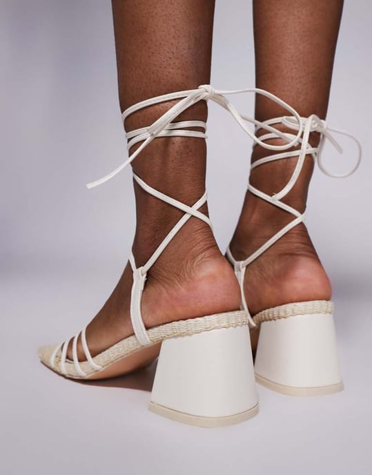 Public Desire Saffira sandal med mellanhöjd och ankelsnören i krämfärg - Image 3