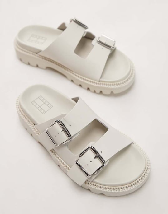 Tommy Jeans dubbelremspänne sandal i vitt - Image 4