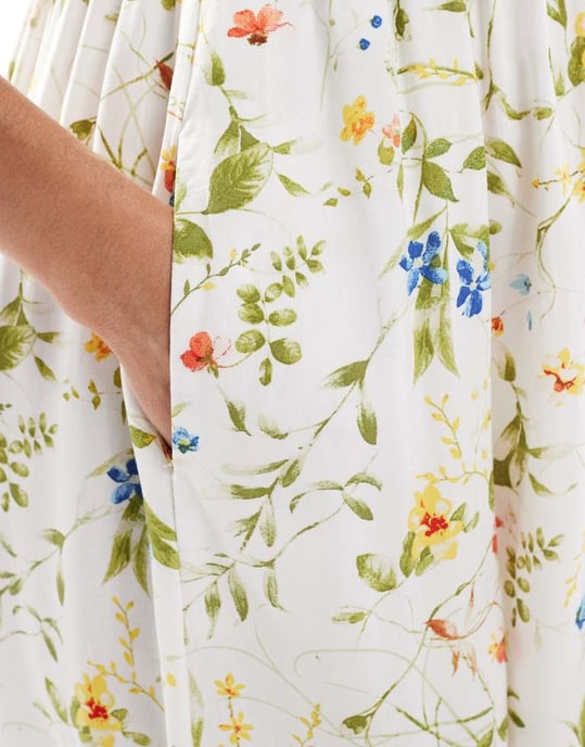 Vero Moda Gravid Lätt smockad Spaghettiärmad ankklänning i vit blommönster - Image 4