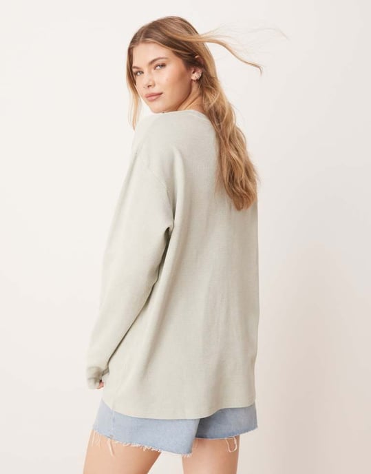 ASOS DESIGN våfflad långärmad skater t-shirt i tvättad salvia - Image 2