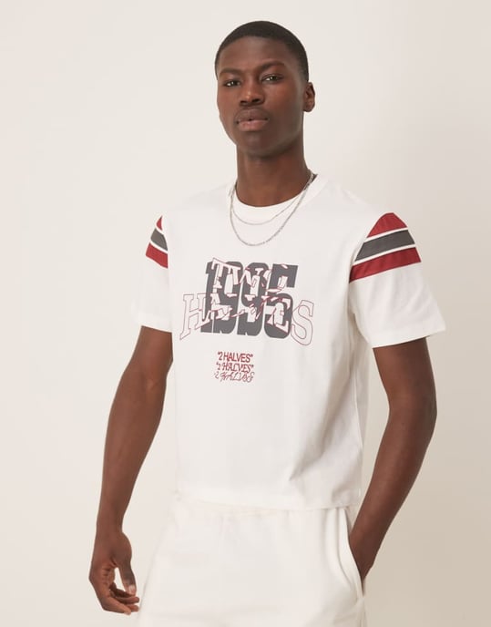 ASOS DESIGN boxig t-shirt med paneler och sportgrafik i vitt - Image 1