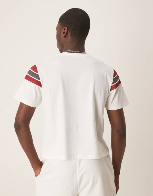 ASOS DESIGN boxig t-shirt med paneler och sportgrafik i vitt - Image 2
